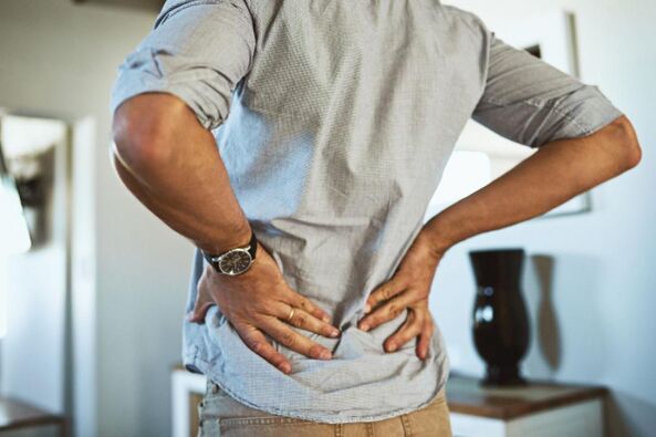 Dolor de Low con curvatura de la columna vertebral